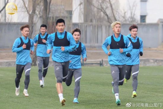 刘广脱口道：别问那么多了，我们现在闯大祸了，赶紧收拾东西，今晚必须离开金陵，否则的话有可能就死无葬身之地了。